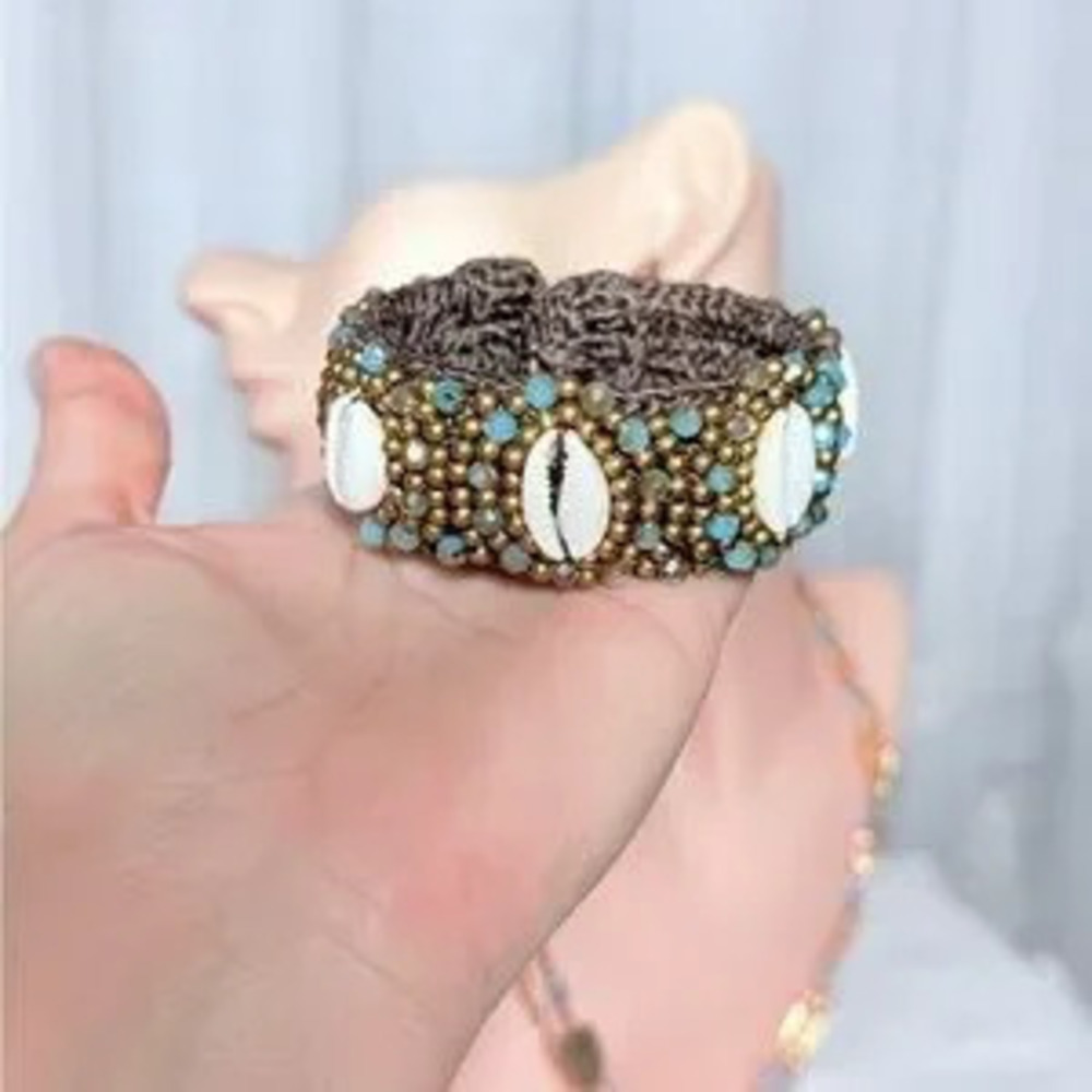 ?? Handcrafted Beaded Shell Bracelet - Picture 4 of 4